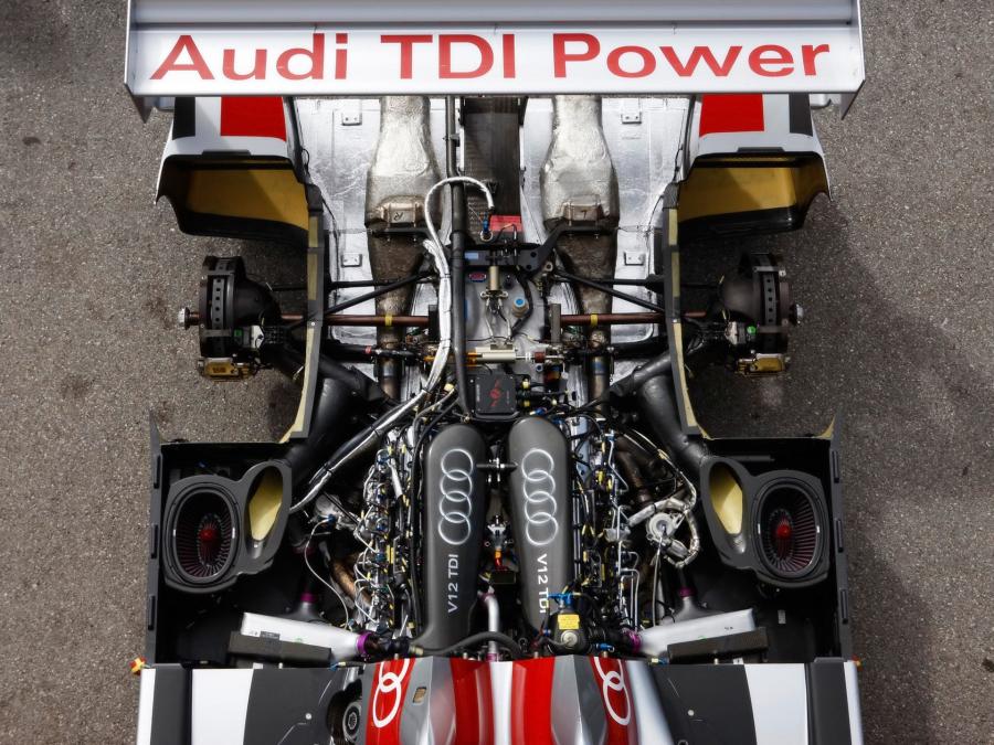 Моторный отсек Audi R10 TDI 2008 года  (фото 48 из 57)